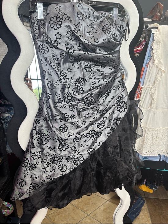 Windsor Dresses & Skirts - Windsor Silver and Black Floral Strapless Party Dress